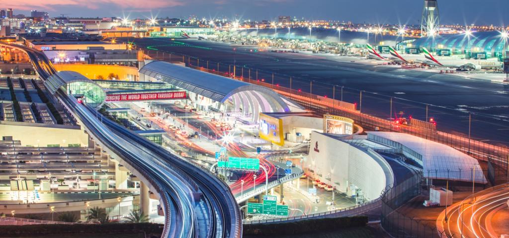 Τη μεγαλύτερη ηλιακή στέγη στον κόσμο κατασκευάζει η Dubai Airports Τη μεγαλύτερη ηλιακή στέγη στον κόσμο κατασκευάζει η Dubai Airports